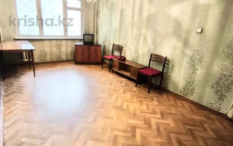 3-комнатная квартира, 60 м², 1/4 этаж, мкр №4 8