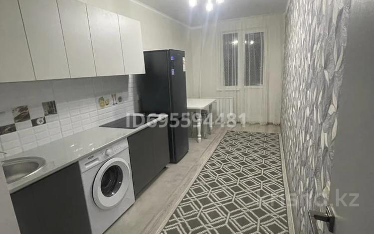 1-комнатная квартира, 40 м², 5/9 этаж помесячно, мкр Шугыла, Райымбека 590/6 — Жуалы