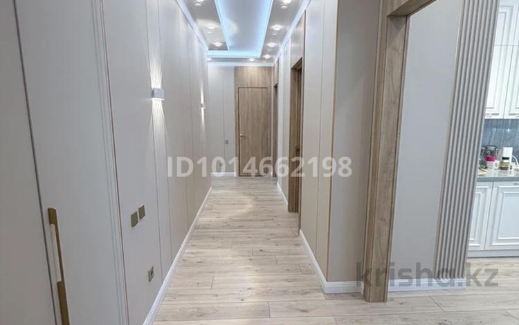 4-комнатная квартира · 90 м² · 11/14 этаж, Бухар Жырау 33 за 115 млн ₸ в Астане, Есильский р-н — фото 2