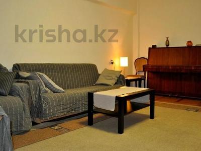 3-бөлмелі пәтер · 68 м² · 2/5 қабат, мкр Аксай-4 56 — CРОЧНАЯ ПРОДАЖА, бағасы: 38.5 млн ₸ в Алматы, Ауэзовский р-н