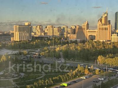 4-комнатная квартира · 120 м² · 13/16 этаж, Туран 39/3 — 2-ОЧЕРЕДЬ, ОФИГЕННО-ШИКАРНЫЙ ВИД С ОКНА НА АСТАНУ, ЭТО НАДО ВИДЕТЬ В ЖИВУЮ И КВАРТИРА КОНФЕТКА за 145 млн ₸ в Астане, Нура р-н