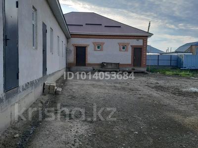 Жеке үй · 4 бөлме · 200 м² · 120 жүзд., Тұран 41 — 271 мектеп, "Інжу" дүкенінің қасында, бағасы: 40 млн ₸ в 