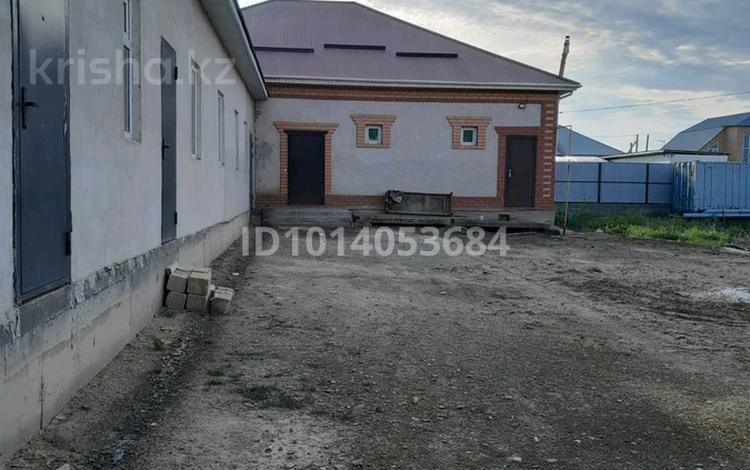 Жеке үй · 4 бөлме · 200 м² · 120 жүзд., Тұран 41 — 271 мектеп, "Інжу" дүкенінің қасында, бағасы: 40 млн ₸ в  — фото 2