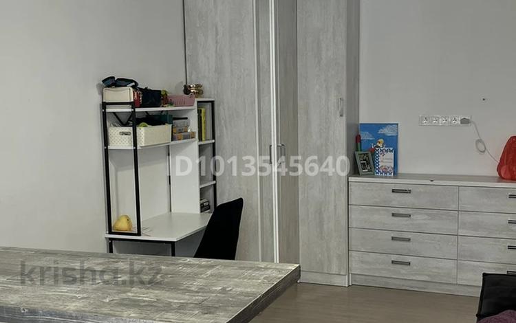1-бөлмелі пәтер · 31 м² · 1/3 қабат, Алпамыс Батыра 17, бағасы: 180 000 ₸ в  — фото 2