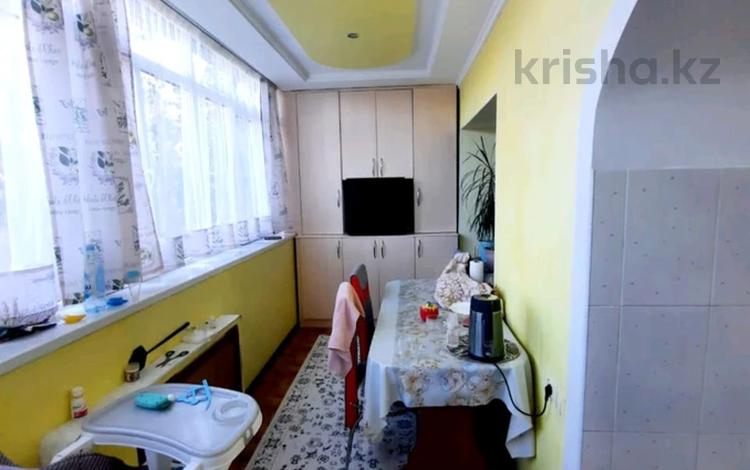 5-комнатная квартира, 97 м², 2/5 этаж, 4 мкр за 30 млн 〒 в Талдыкоргане — фото 2