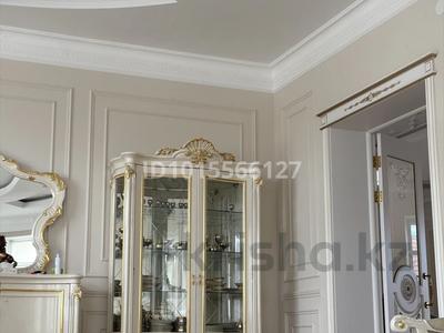 Жеке үй · 6 бөлме · 500 м² · 9 жүзд., Нурсая-3 ш/а., Т.Жургенова 11, бағасы: ~ 2 млн ₸ в Атырау, мкр Нурсая-3