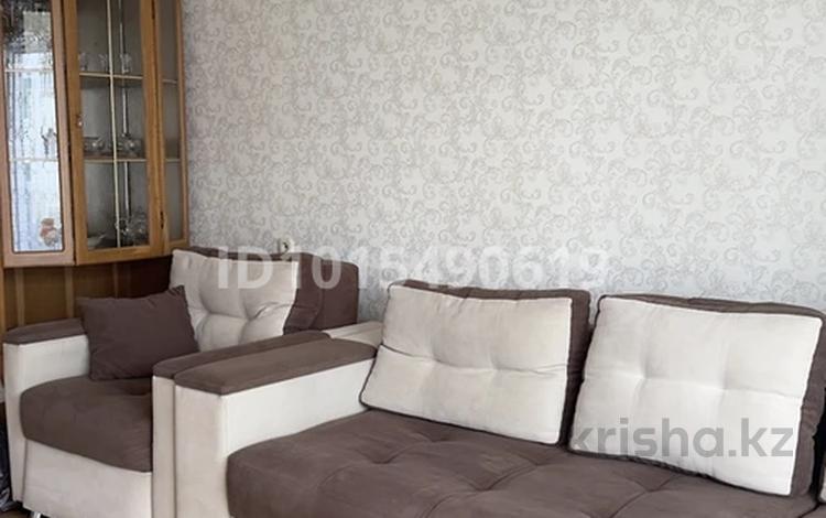 3-комнатная квартира · 60 м² · 3/5 этаж, Абая 166 за 300 000 ₸ в Костанае — фото 2