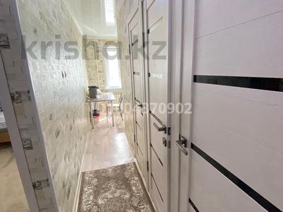 2-комнатная квартира · 46.6 м² · 1/5 этаж, Майкудук, 15й микрорайон за 13 млн ₸ в Караганде, Алихана Бокейханова р-н