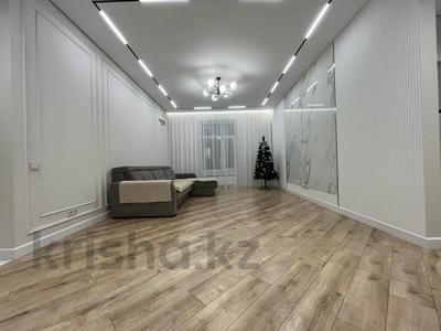 4-комнатная квартира, 120 м², 3/10 этаж, Ашимова за 72.5 млн 〒 в Караганде, Казыбек би р-н