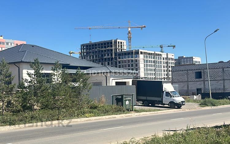 Отдельный дом · 4 комнаты · 280 м² · 10 сот., Райымбек батыра — Бердибай за 450 млн ₸ в Астане, Сарайшык р-н — фото 4