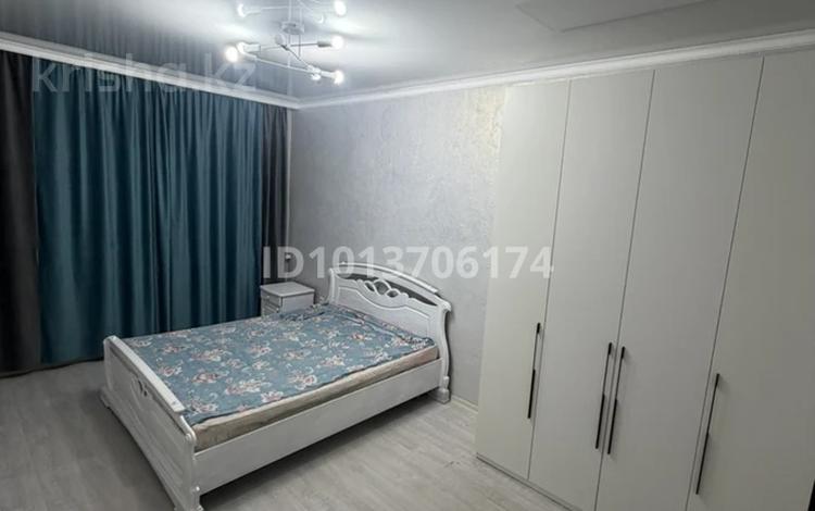 3-бөлмелі пәтер · 72 м² · 9/10 қабат, мкр Юго-Восток, Дюсенбекова 53/8, бағасы: 250 000 ₸ в Караганде, Казыбек би р-н — фото 2