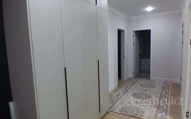 3-комнатная квартира, 94 м², 1/5 этаж помесячно, мкр Нурсат 158