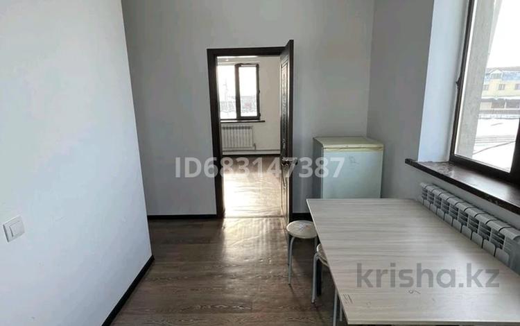 1-комнатная квартира · 35 м² · 2/2 этаж, мкр Северо-Запад 1006 за 85 000 ₸ в Шымкенте, Абайский р-н — фото 2