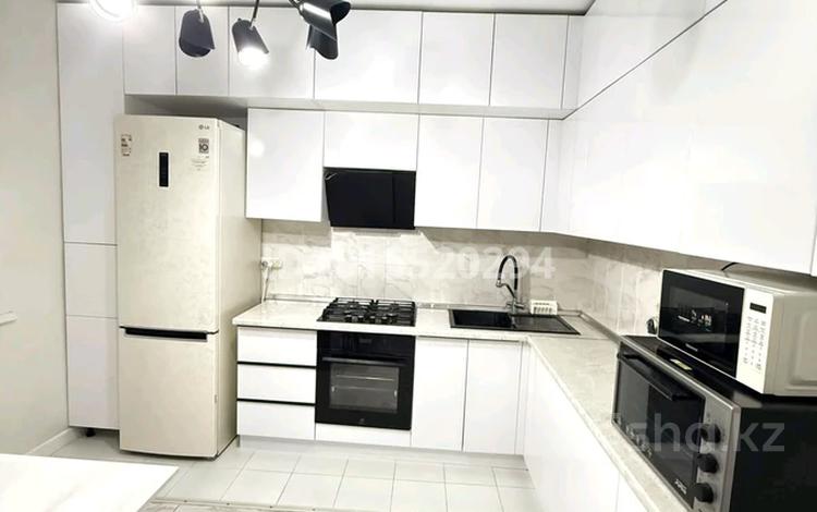 2-бөлмелі пәтер · 70 м² · 2/10 қабат, Нұрсая ш/а., Т. Жумагалиева 10, бағасы: 31 млн ₸ в Атырау, мкр Нурсая — фото 2
