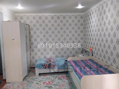2 комнаты · 50 м² · 3/5 этаж, мкр 5 25 — Шамши Калдаякова 25 дом 2 болме квартира ға бир болмесине қыздар кер 2 за 70 000 ₸ в Актобе