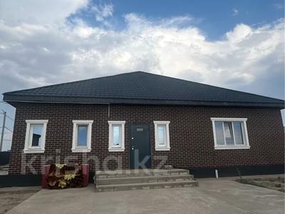 Отдельный дом · 5 комнат · 150 м² · 10 сот., мкр Зарослый, Аксай, ул.Акжайык за 55 млн ₸ в Атырау
