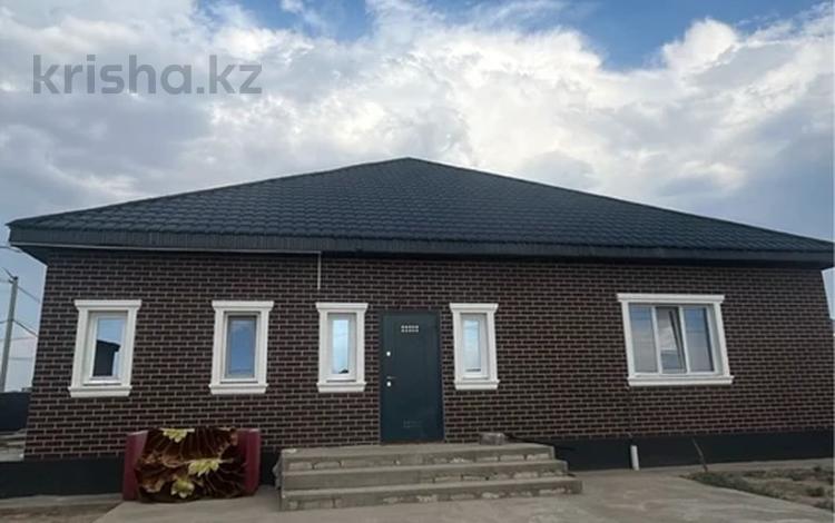 Отдельный дом · 5 комнат · 150 м² · 10 сот., мкр Зарослый, Аксай, ул.Акжайык за 55 млн ₸ в Атырау — фото 2