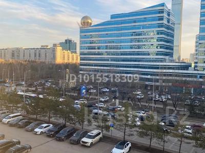 4-комнатная квартира · 300 м² · 4/10 этаж, Кунаева 29 за 3.5 млн ₸ в Астане, Есильский р-н