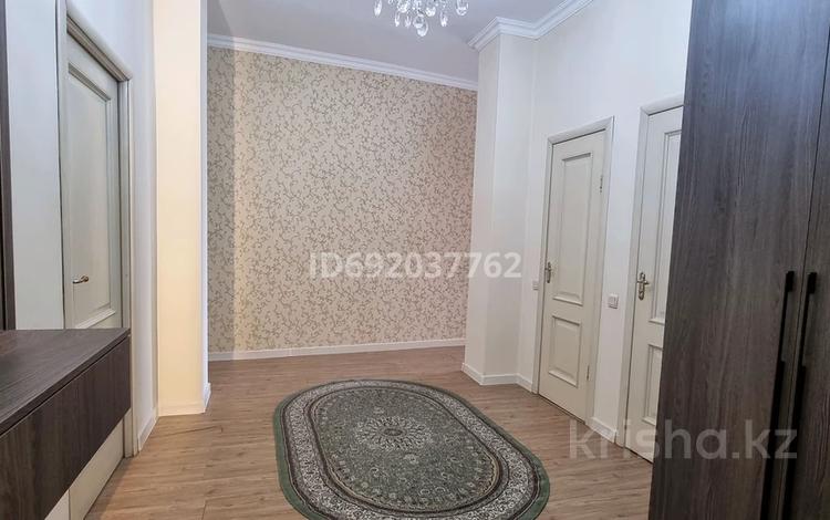 3-комнатная квартира, 110 м², 5/9 этаж помесячно, Навои 72 — Джандосова угол Навои