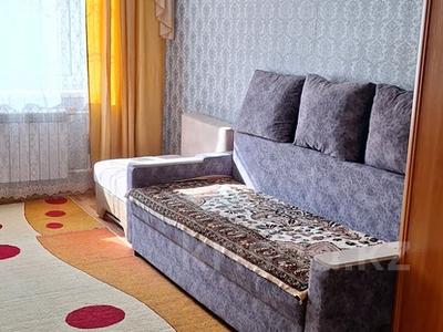 1-комнатная квартира, 40 м², 1/5 этаж посуточно, Кокжалбарак 2/1 за 10 000 〒 в Усть-Каменогорске