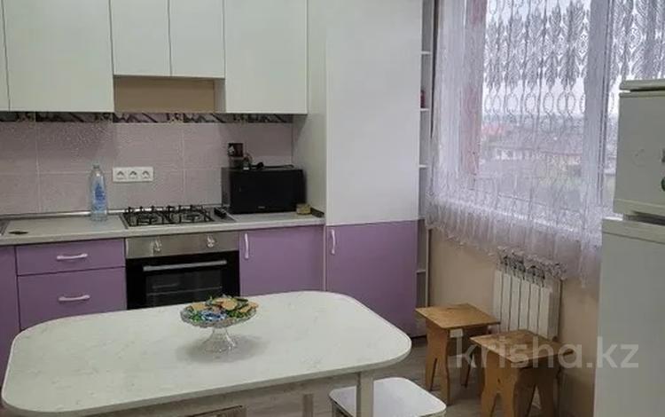 2-комнатная квартира, 65 м², 5/10 этаж помесячно, мкр Шугыла, Жунисова 8/1