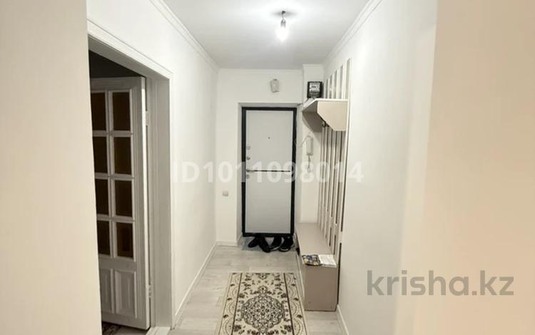 2-бөлмелі пәтер · 60 м² · 4/5 қабат, мкр 12 17, бағасы: 200 000 ₸ в Актобе — фото 2