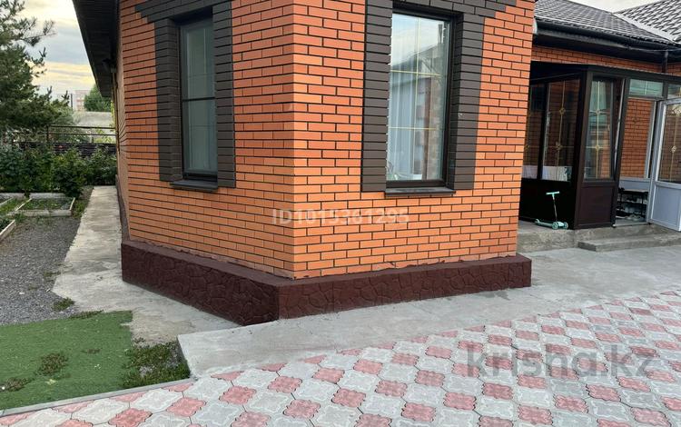 Отдельный дом · 6 комнат · 245 м² · 10 сот., Мұхтар Ауезова 100 — Бокенбай батыр за 76 млн ₸ в Актобе, мкр Авиатор — фото 2