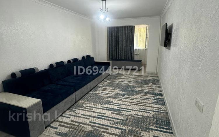 3-комнатная квартира · 64 м² · 2/5 этаж, 8-й микрорайон, 8-й микрорайон 16 — Аскарова нариманова за 15 000 ₸ в Шымкенте, Туран р-н — фото 2
