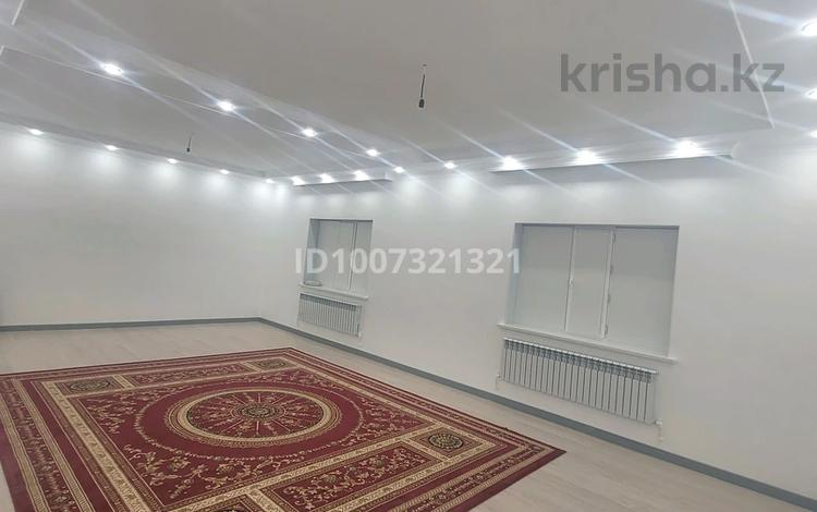 Отдельный дом · 4 комнаты · 200 м² · 8 сот., Фариза Онгарсынова 64 за 38 млн ₸ в Кульсары — фото 2