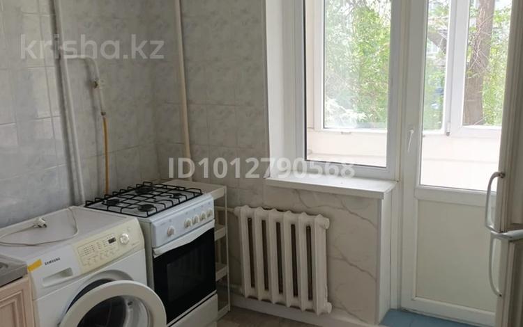 1-комнатная квартира · 35 м² · 3/5 этаж, мкр 8, 101 ул 13 за 130 000 ₸ в Актобе — фото 2