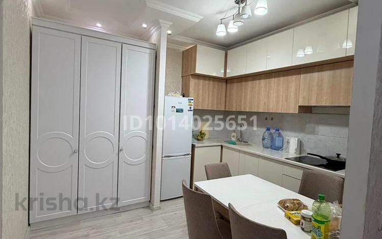 2-комнатная квартира · 60 м² · 3/12 этаж, мкр Достык 35 — Абая- Момышулы за 300 000 ₸ в Алматы, Ауэзовский р-н — фото 2