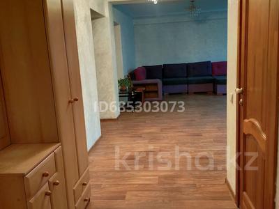 3-бөлмелі пәтер, 118 м², 2/5 қабат ай сайын, мкр Думан-2 18, бағасы: 350 000 〒 в Алматы, Медеуский р-н