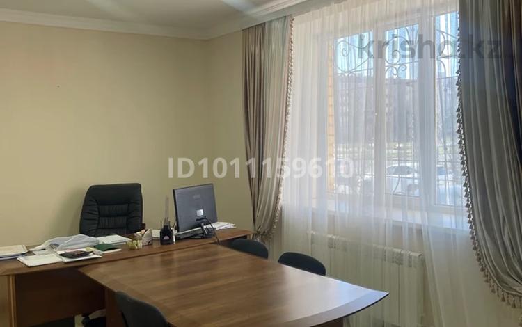 Офисы · 155.6 м² за 1.2 млн ₸ в Актобе, мкр. Алтын орда — фото 2