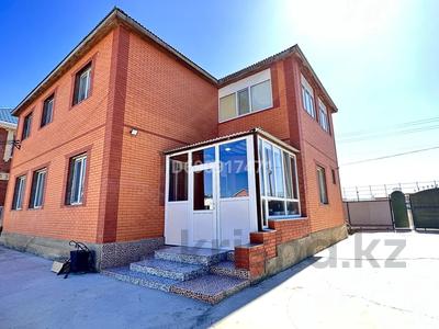 Отдельный дом · 5 комнат · 165.6 м² · 10 сот., Төле би 29 — Рядом “Геологская поликлиника”, ресторан “Миғраж”, напротив аква-парка “Каспи” за 50 млн ₸ в Атырау, мкр Мирас