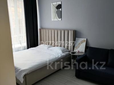 1-комнатная квартира, 36 м², 8/10 этаж посуточно, мкр Комсомольский, Кайыма Мухамедханова — Хан Шатыр за 15 000 〒 в Астане, Есильский р-н