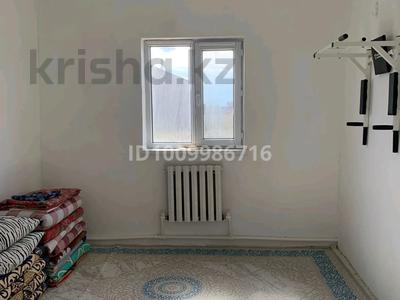 Отдельный дом · 3 комнаты · 100 м² · 800 сот., Еркінкала ,4көше 111 — Маршрут жүретін көшеде за 18 млн ₸ в Атырау