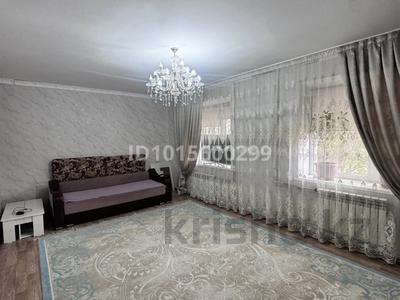 2-комнатная квартира · 64 м² · 1/3 этаж, Жалаңтөс батыр 20 — Сауран, су арнасы за 14 млн ₸ в Атырау, мкр Жилгородок