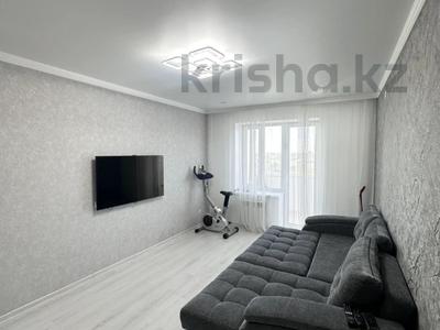 2-комнатная квартира · 80 м², Абая 244 — Универмаг,Ледовый Дворец,Тайота Центр за 18 000 ₸ в Уральске