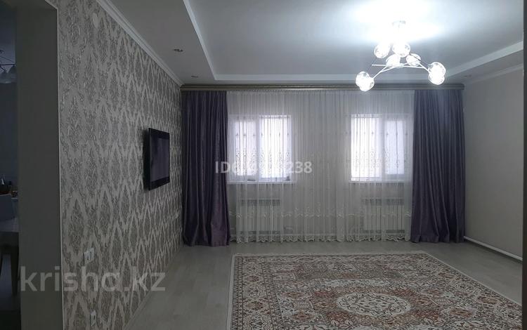 Отдельный дом • 3 комнаты • 120 м² • 8 сот., Аксай - 2, ул.26 за 25 млн 〒 в Атырау — фото 2