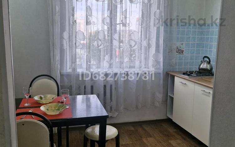 1-бөлмелі пәтер · 35 м² · 4/9 қабат, мкр Строитель 34 — 4 микрорайон дом 38, бағасы: 8 000 ₸ в Уральске — фото 22
