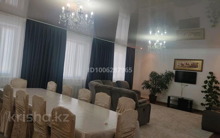 Отдельный дом · 6 комнат · 280 м², Кызан 15 — Аблайхана за 1.5 млн 〒 в Астане, Алматы р-н — фото 2