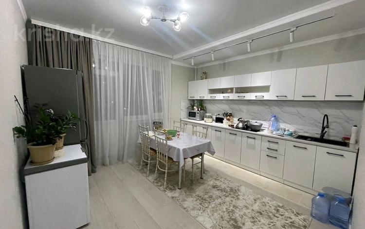 2-комнатная квартира, 65.4 м², 3/5 этаж, 8мкр за 25.5 млн 〒 в Талдыкоргане, мкр Бирлик — фото 2