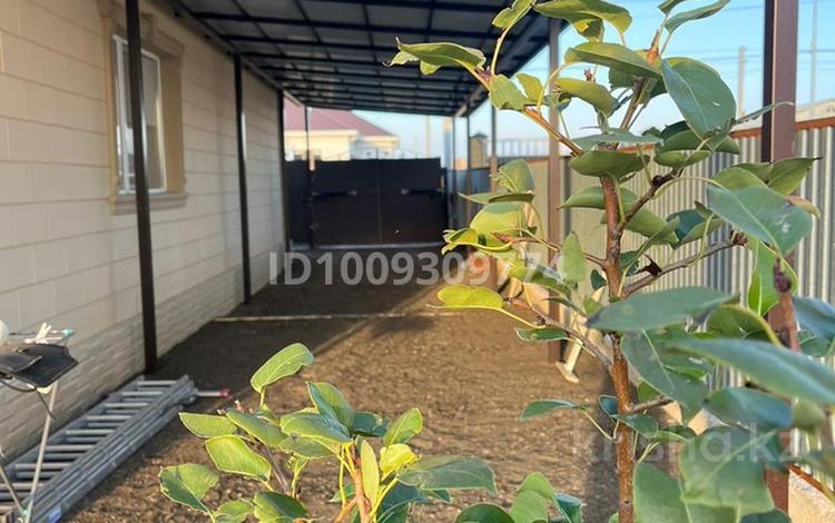 Отдельный дом · 3 комнаты · 127.4 м² · 10 сот., мкр Жулдыз-2, Орынбасарова 69 — Жулдыз-2 Орынбасарова 69 за 400 000 〒 в Атырау — фото 2