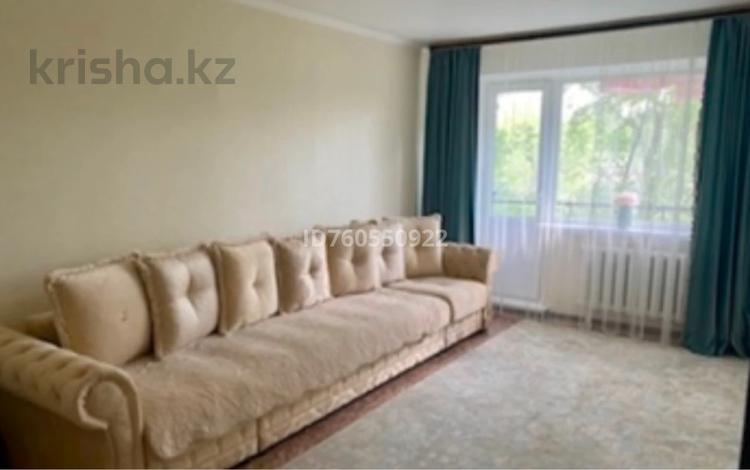 3-комнатная квартира · 64 м² · 3/5 этаж, Майкудук, 14й микрорайон 42 за 12.5 млн ₸ в Караганде, Алихана Бокейханова р-н — фото 2
