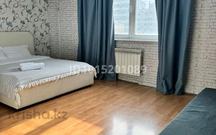 3-бөлмелі пәтер · 90 м² · 13/14 қабат, Байтурсынова — Абая, бағасы: 500 000 ₸ в Алматы, Бостандыкский р-н — фото 2