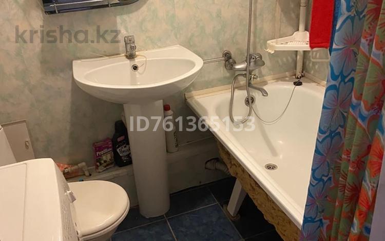 2-комнатная квартира · 50 м² · 2/5 этаж, Майкудук, 16й микрорайон 16 за 110 000 ₸ в Караганде, Алихана Бокейханова р-н — фото 2