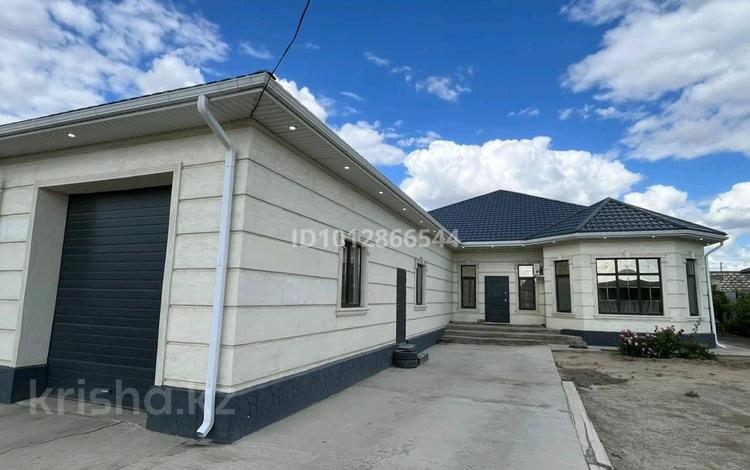 Жеке үй · 6 бөлме · 300 м² · 9 жүзд., мкр Атырау, Акколь 6, бағасы: 60 млн ₸ — фото 3