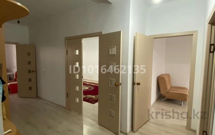 3-бөлмелі пәтер · 70 м² · 1/5 қабат, А.Шаменов 1-Г — Макон кафеси жанында, бағасы: 130 000 ₸ в  — фото 2