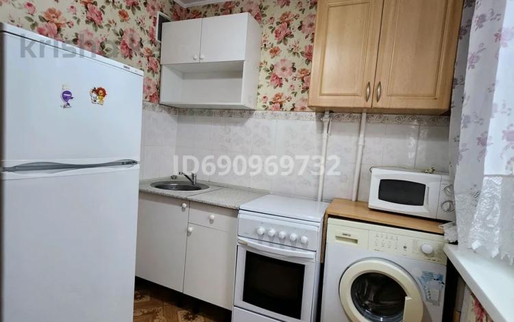 2-комнатная квартира, 43 м², 4/4 этаж помесячно, мкр №1 за 200 000 〒 в Алматы, Ауэзовский р-н — фото 2