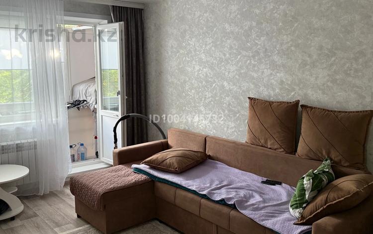 2-комнатная квартира · 45 м² · 2/5 этаж, 6 мкр 68 за 9 млн ₸ в Степногорске — фото 2